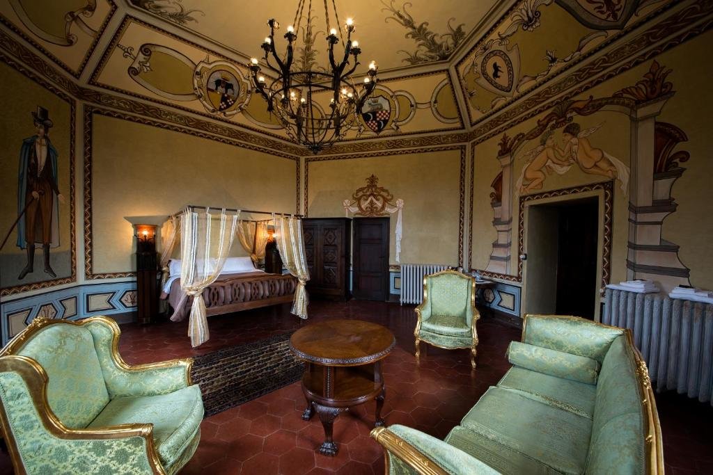 Люкс с балконом Castello Di Valenzano