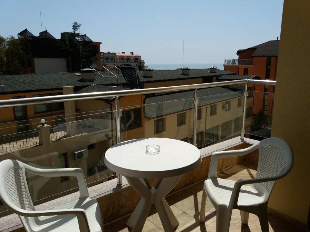Четырёхместные апартаменты c 1 комнатой с балконом и с видом на море Golden House Apartments