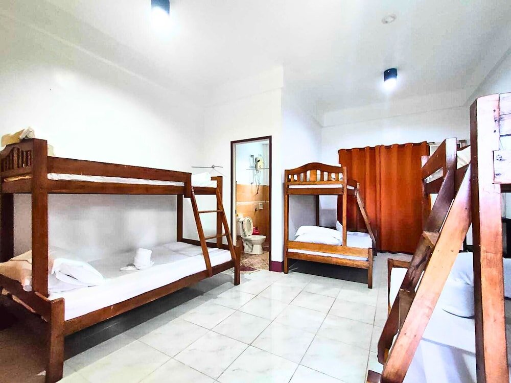 Кровать в общем номере JuRiSu Resort