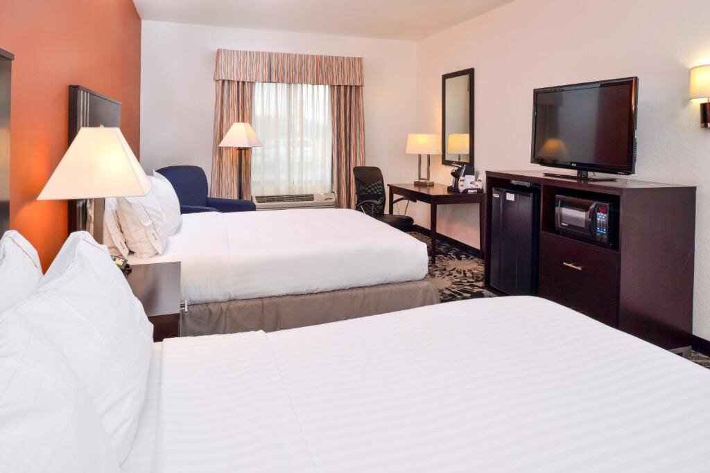 Двухместный номер Standard Holiday Inn Express & Suites Greenfield, an IHG Hotel