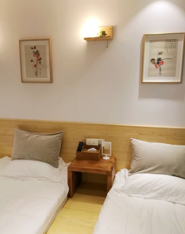 Standard Family room with balcony Suzhou Leisure Guest House