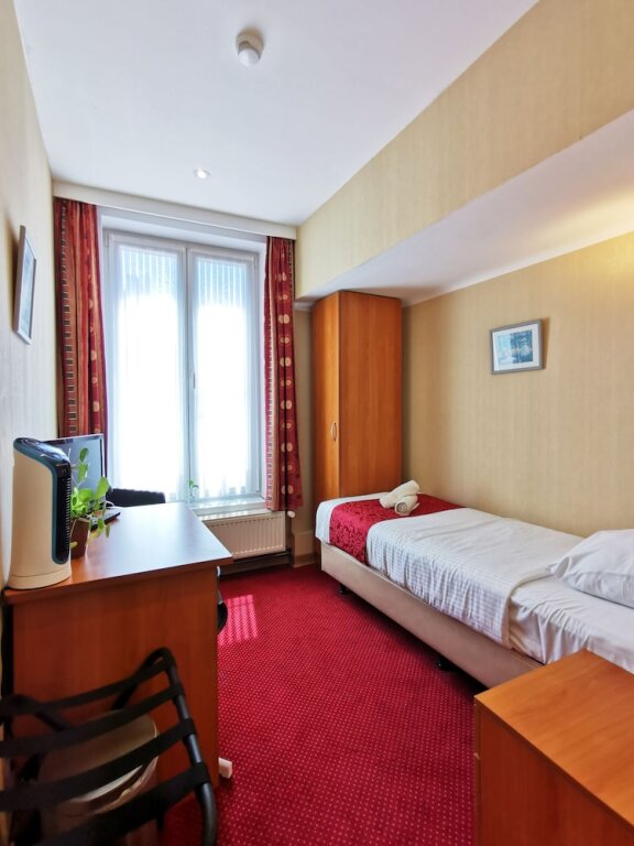 Classic room Hotel Cardiff