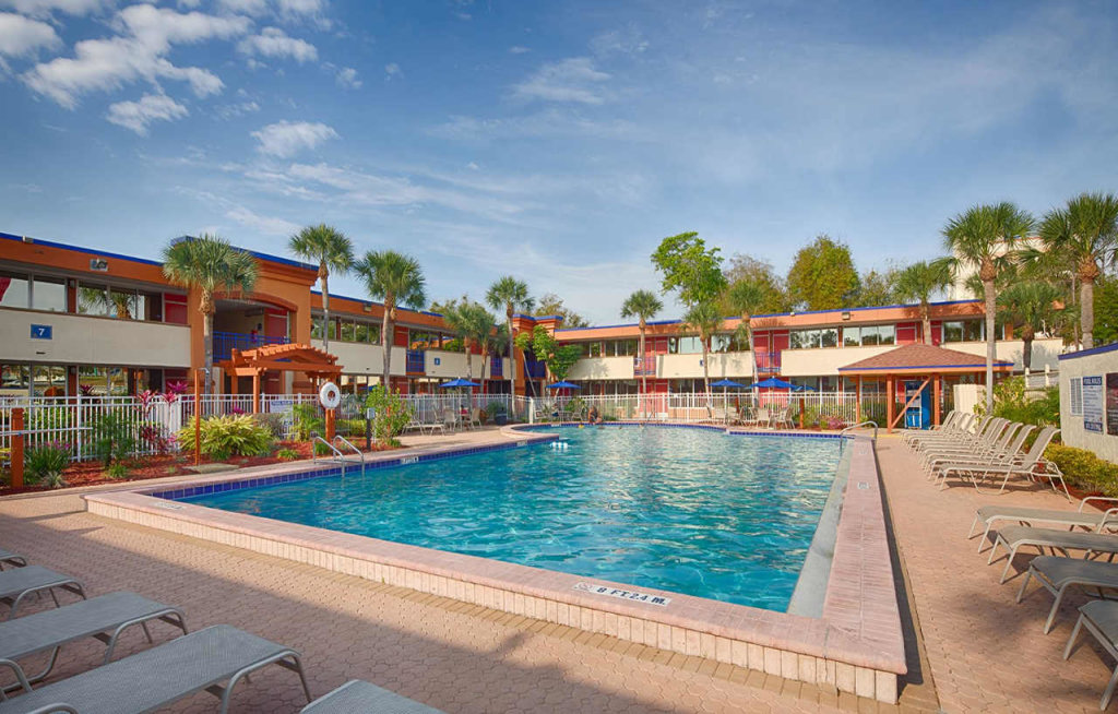Lion Hotel Orlando ➜ Four Corners, Florida, U.S.A.. Book hotel Red Hotel