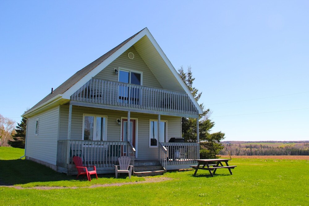 3 Bedrooms Executive Cottage with partial ocean view Swept Away Cottages