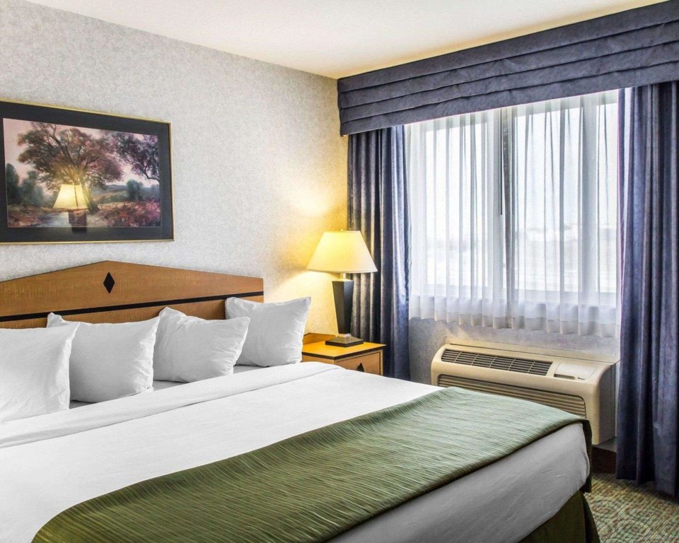 1 Bedroom Suite Quality Inn and Suites Denver Airport - Gateway Park