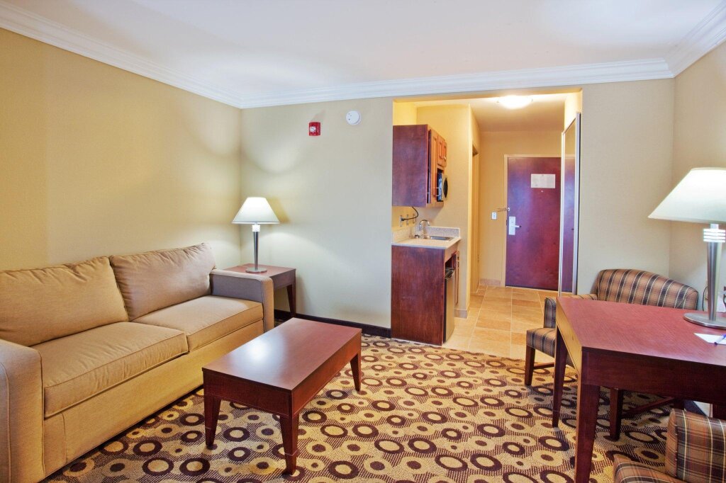 Vierer Suite Holiday Inn Express Hotel & Suites Macon-West, an IHG Hotel