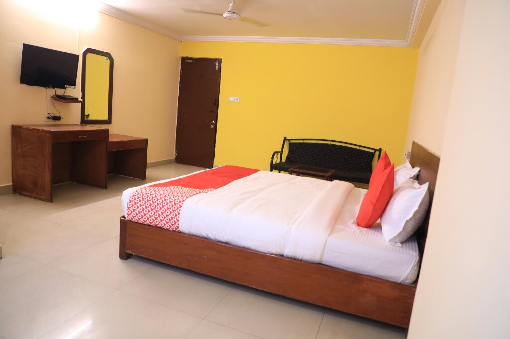 Номер Standard OYO 15140 Hotel Priya Residency