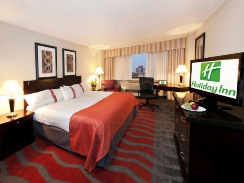 Кровать в общем номере Holiday Inn Houston S - NRG Area - Med Ctr, an IHG Hotel