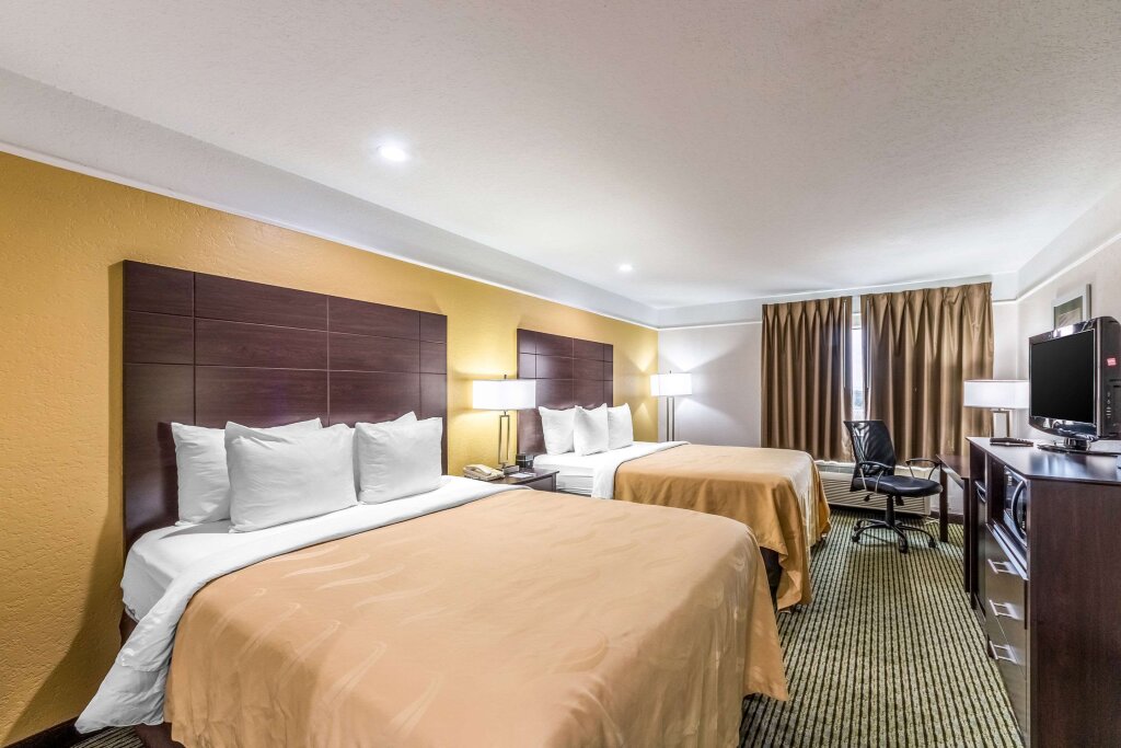 Standard Quadruple room Quality Inn & Suites SeaWorld North