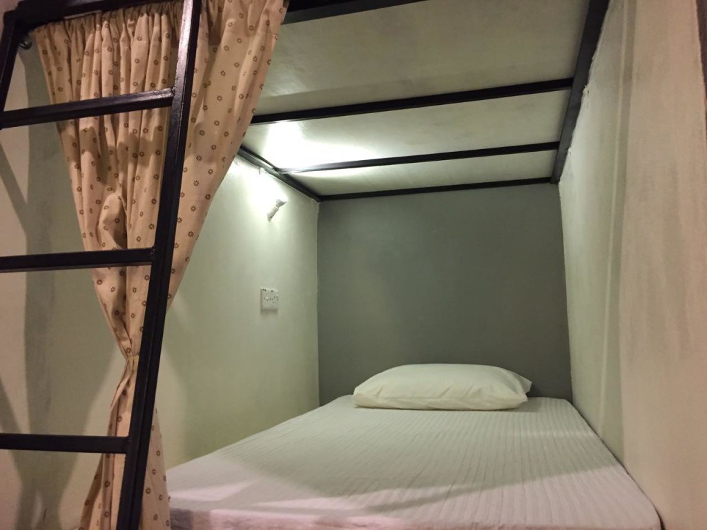 Кровать в общем номере Sunset Homestay - Backpacker Hostel Self Checkin