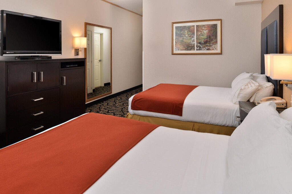 Двухместный номер Standard Holiday Inn Express Hotel & Suites Tacoma South - Lakewood, an IHG Hotel