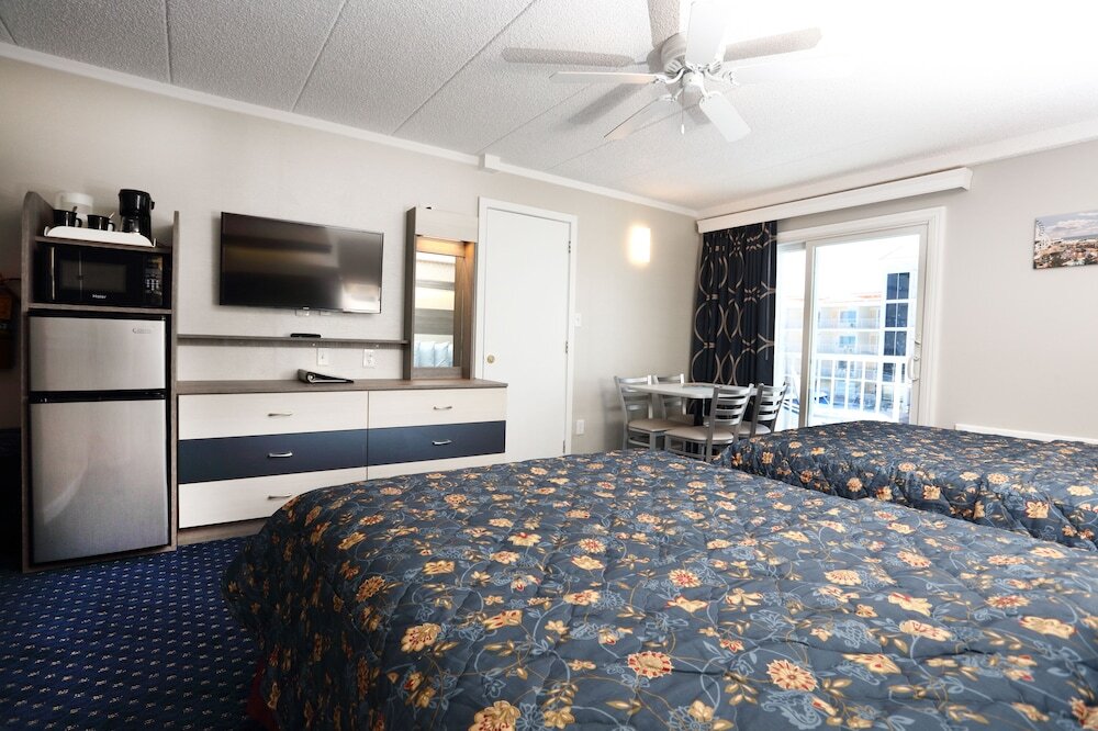 Номер Standard c 1 комнатой с балконом Adventurer Oceanfront Inn