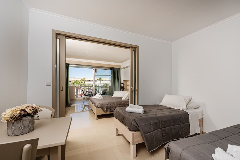 Семейный номер Standard c 1 комнатой с красивым видом из окна Caretta Beach Resort & WaterPark