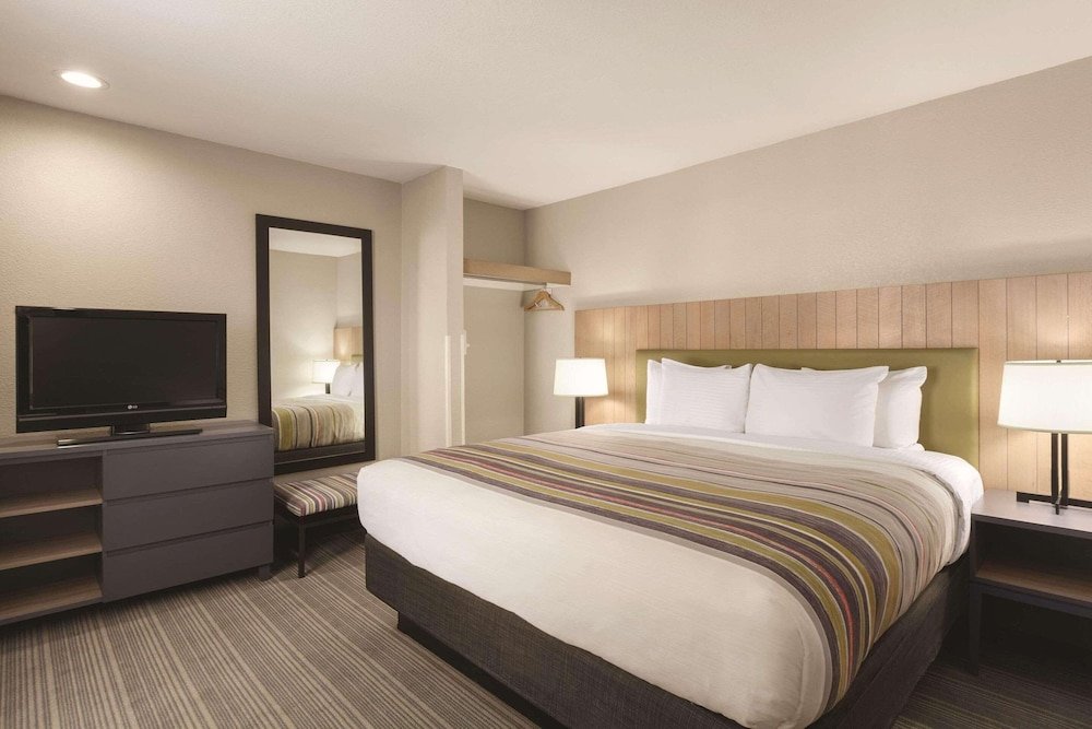 Люкс Premium c 1 комнатой Country Inn & Suites by Radisson, Bakersfield, CA