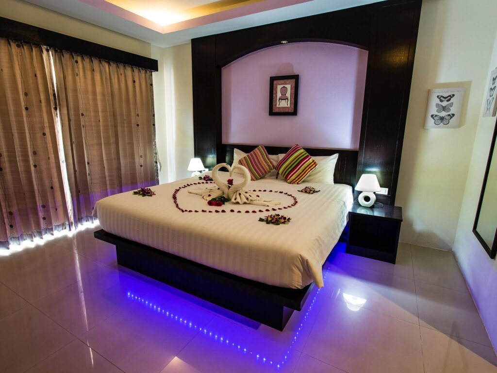Номер Deluxe Lavender Patong Hotel