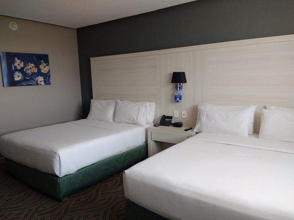 Четырёхместный номер Standard Holiday Inn Express Pachuca, an IHG Hotel