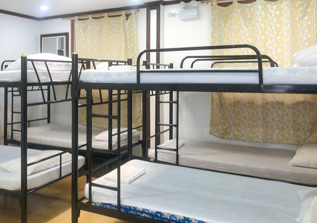 Кровать в общем номере RedDoorz Plus Billy's Resort Oslob
