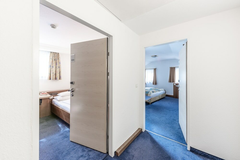 2 Bedrooms Classic Triple room Hotel Mondschein