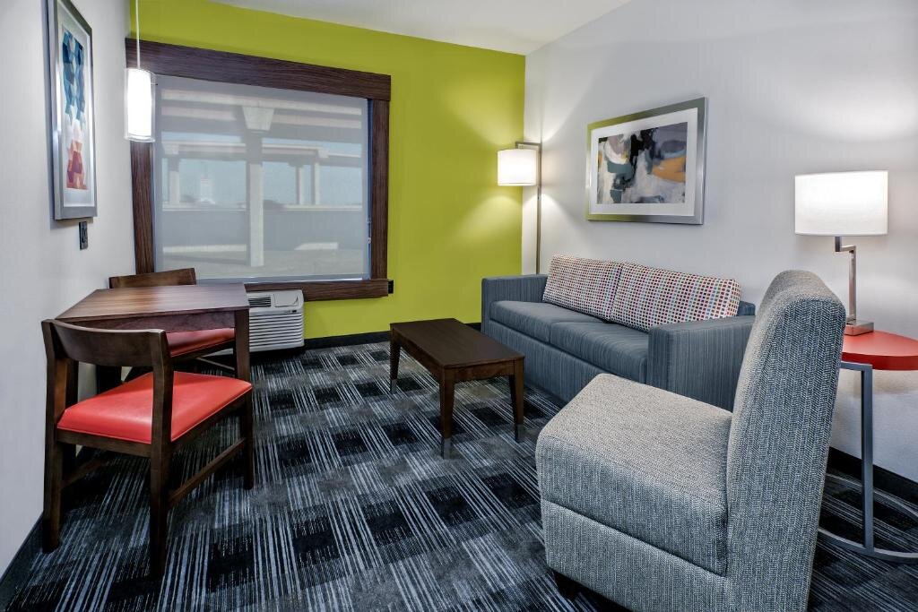 Четырёхместный люкс Holiday Inn Express & Suites Round Rock South