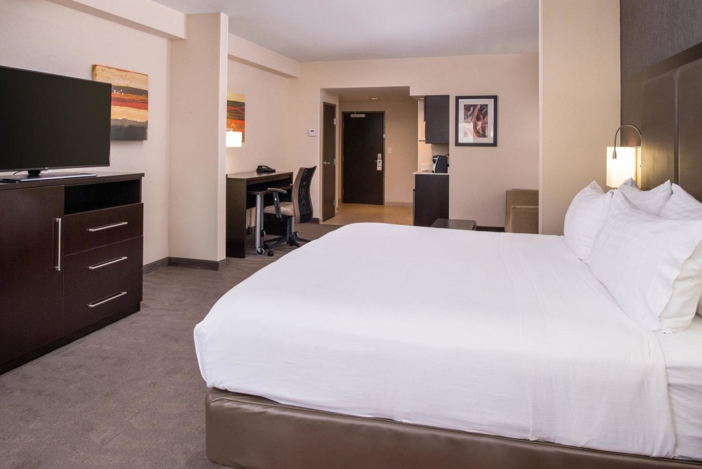 Suite doble Holiday Inn Express & Suites Monroe, an IHG Hotel