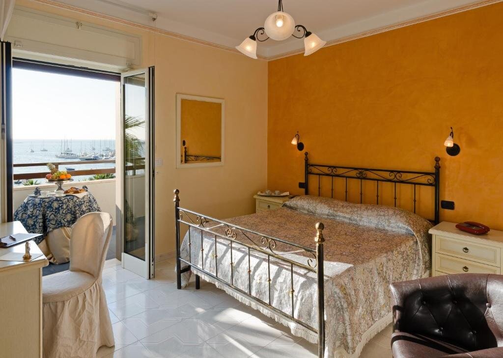 Двухместный номер Standard с балконом и с видом на море Hotel Mediterraneo