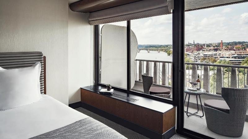 Двухместный номер Premier с балконом и с видом на реку The Watergate Hotel Georgetown