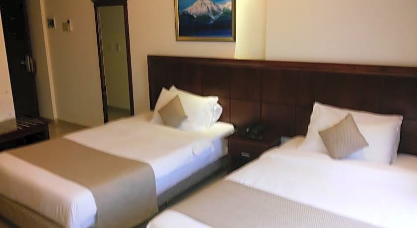 Deluxe room Midtown Hotel & Suites