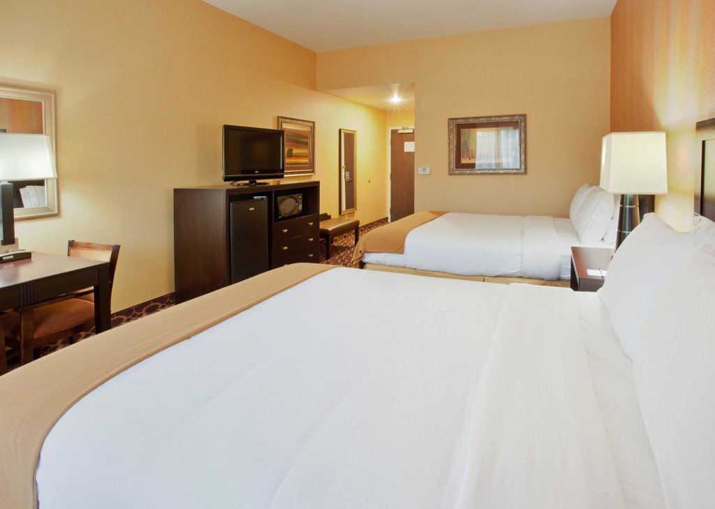 Camera quadrupla Standard Holiday Inn Express & Suites Sacramento NE Cal Expo, an IHG Hotel