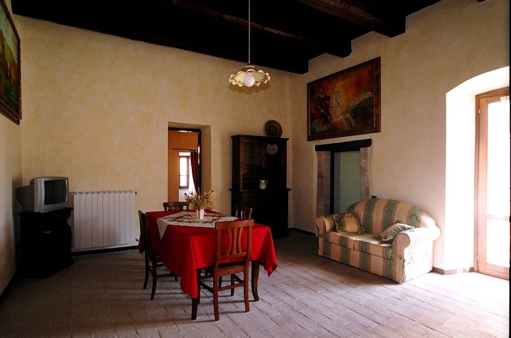 Junior Suite with garden view Castello di Pupaggi