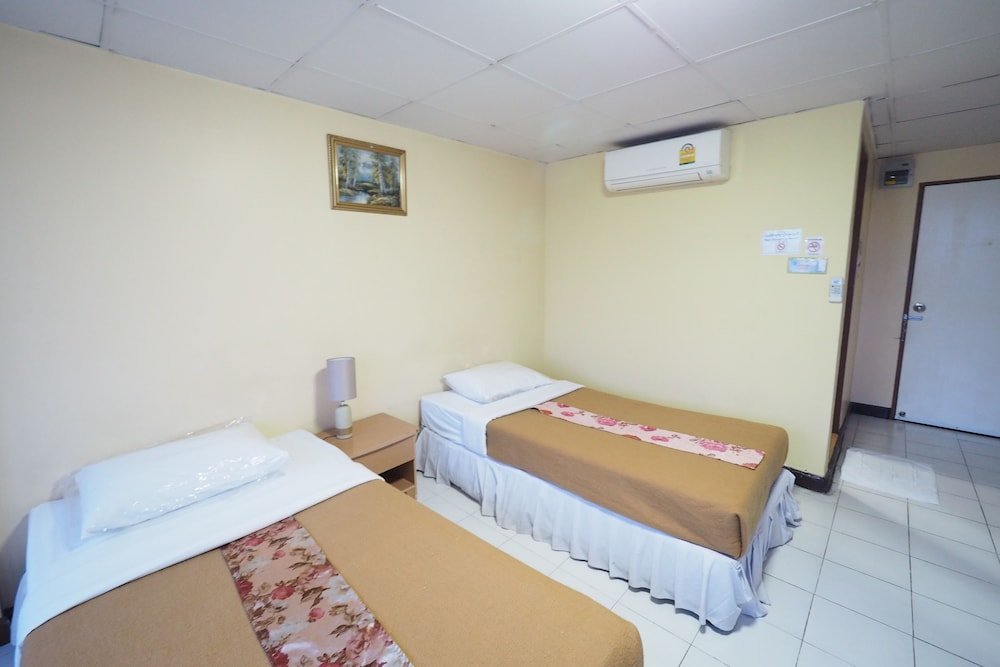 Standard Zimmer Navanakorn Golden View