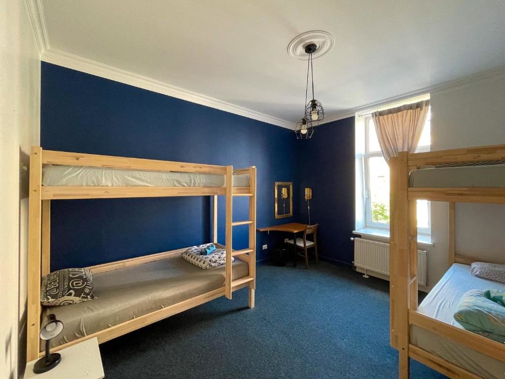 Кровать в общем номере Cinnamon Sally Backpackers Hostel