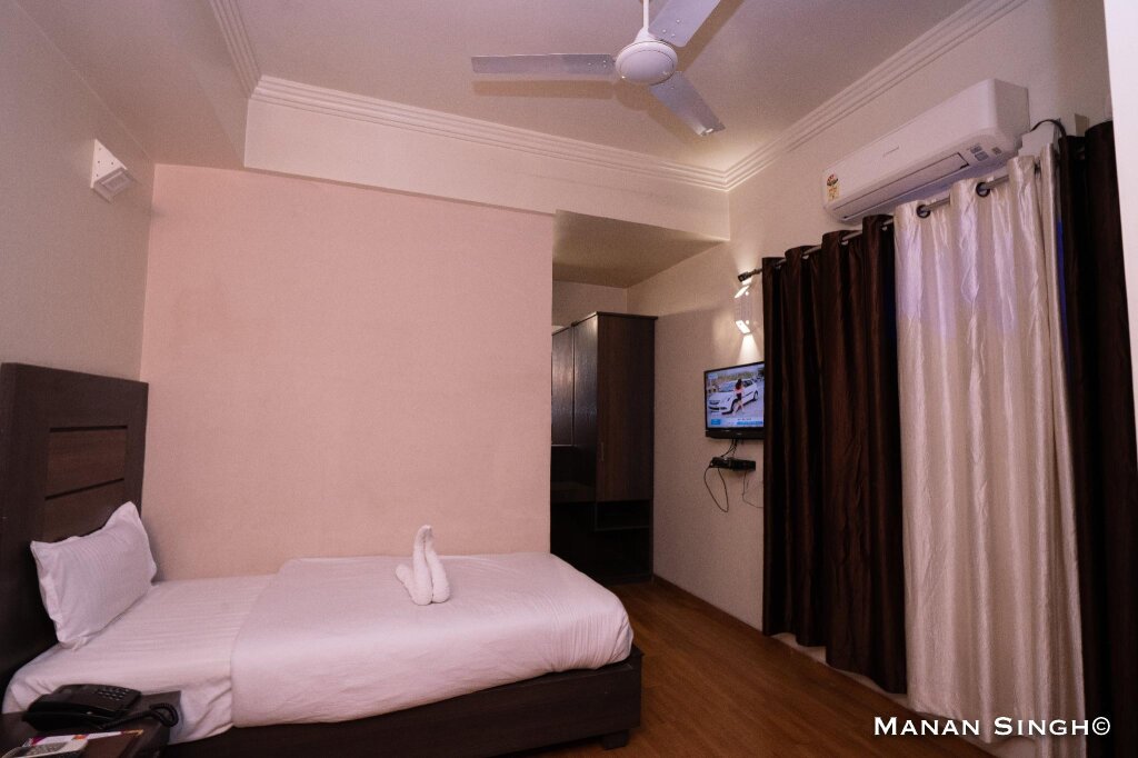 Deluxe Single room Hotel Samrat