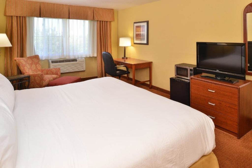 Номер Premium Holiday Inn Stevens Point - Convention Center, an IHG Hotel
