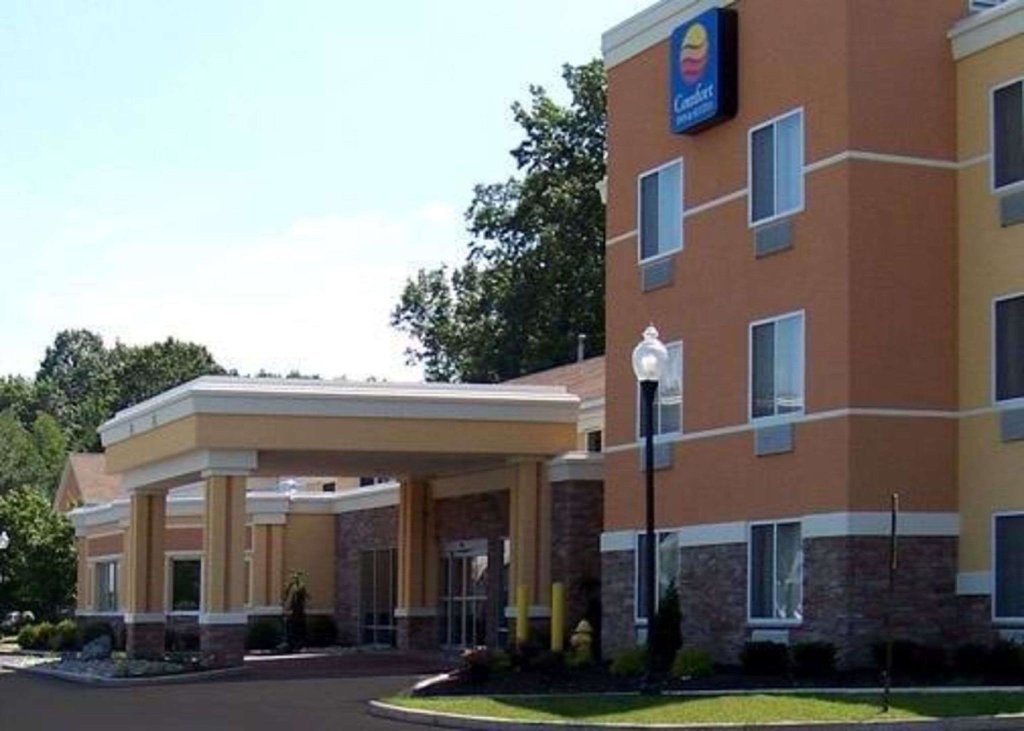 Четырёхместный номер Standard Comfort Inn & Suites Saratoga Springs