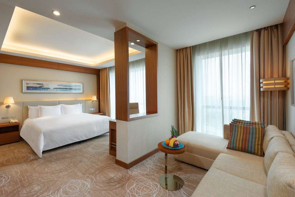 Двухместный полулюкс Holiday Inn Shanghai Pudong Kangqiao, an IHG Hotel