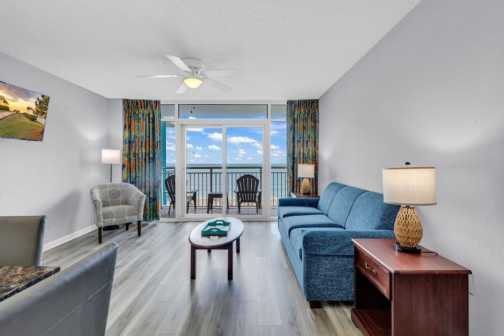 Семейный номер Standard с 2 комнатами с балконом и с видом на океан Hosteeva | 2-BR Oceanfront Views w Pool | Atlantica Towers Condo
