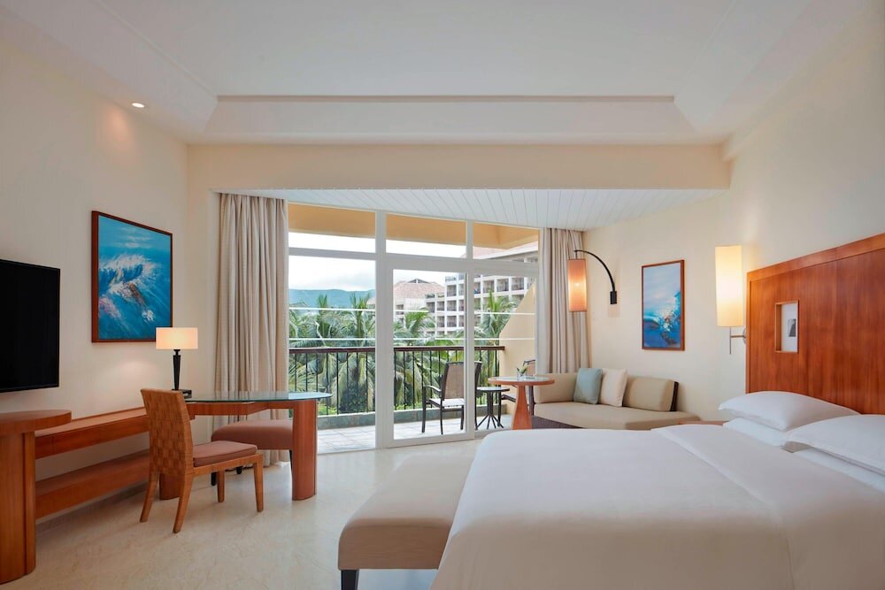 Двухместный номер Standard с балконом Sheraton Sanya Yalong Bay Resort