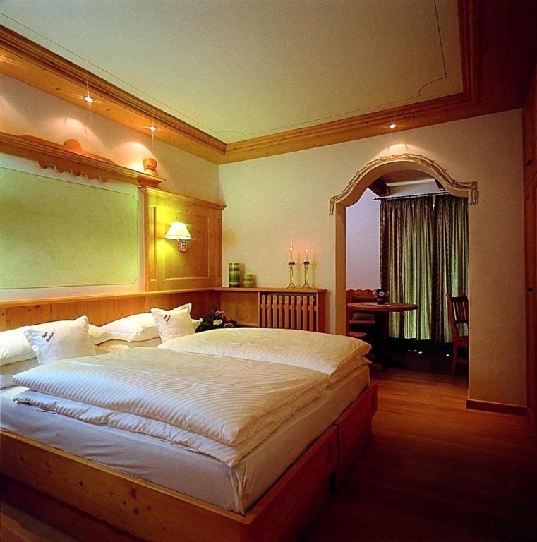 Standard Double room with balcony Hotel Patrizia Dolomites Glamour