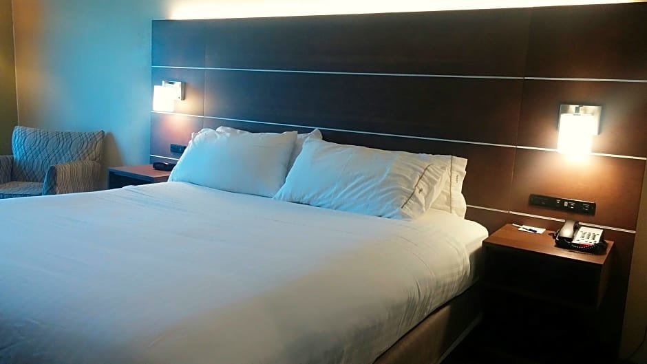 Люкс Standard Holiday Inn Express & Suites - Miami, an IHG Hotel