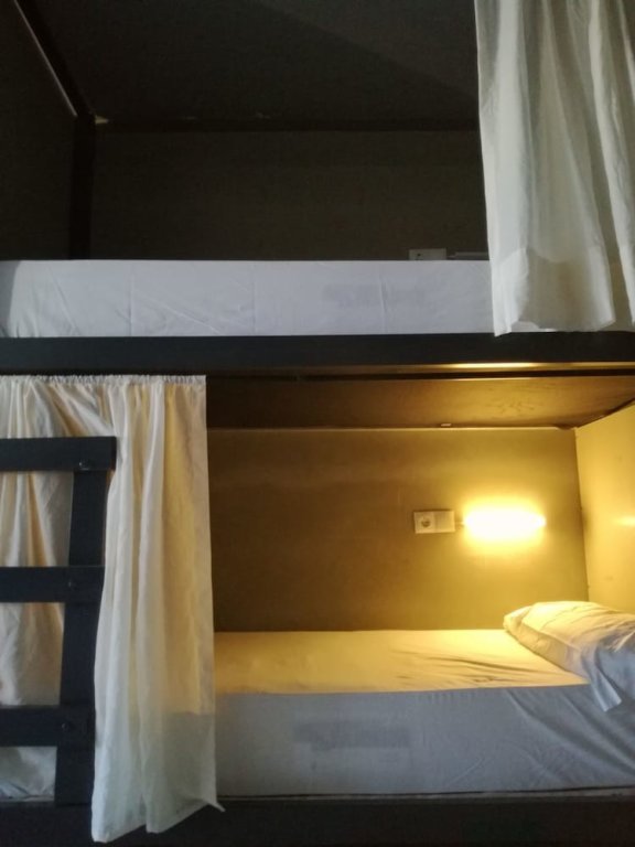 Кровать в общем номере (женский номер) с видом на гавань Hostel Puerto Algeciras