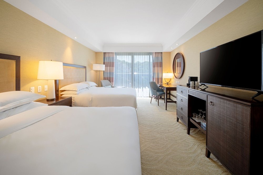 Четырёхместный клубный номер Standard с балконом Sheraton Grand Rio Hotel & Resort