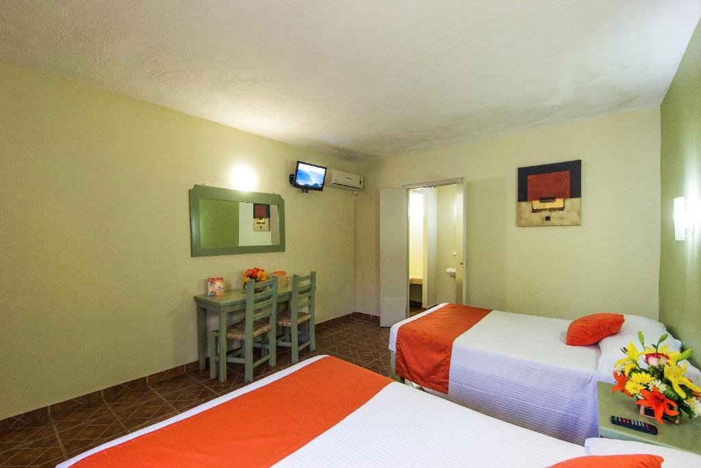 Standard Quadruple room Hotel Hacienda Vallarta - Playa Las Glorias