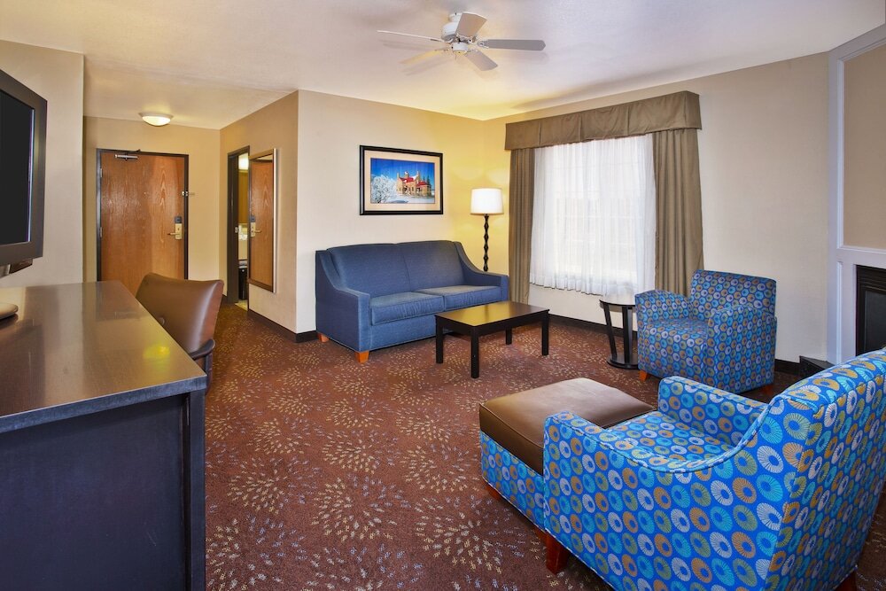 Люкс c 1 комнатой Holiday Inn Express Mackinaw City, an IHG Hotel