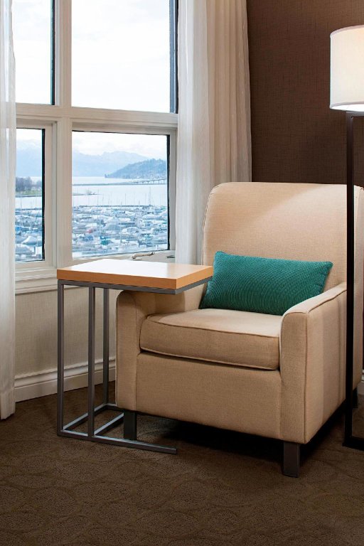 Двухместный номер Standard с видом на озеро Delta Hotels by Marriott Grand Okanagan Resort