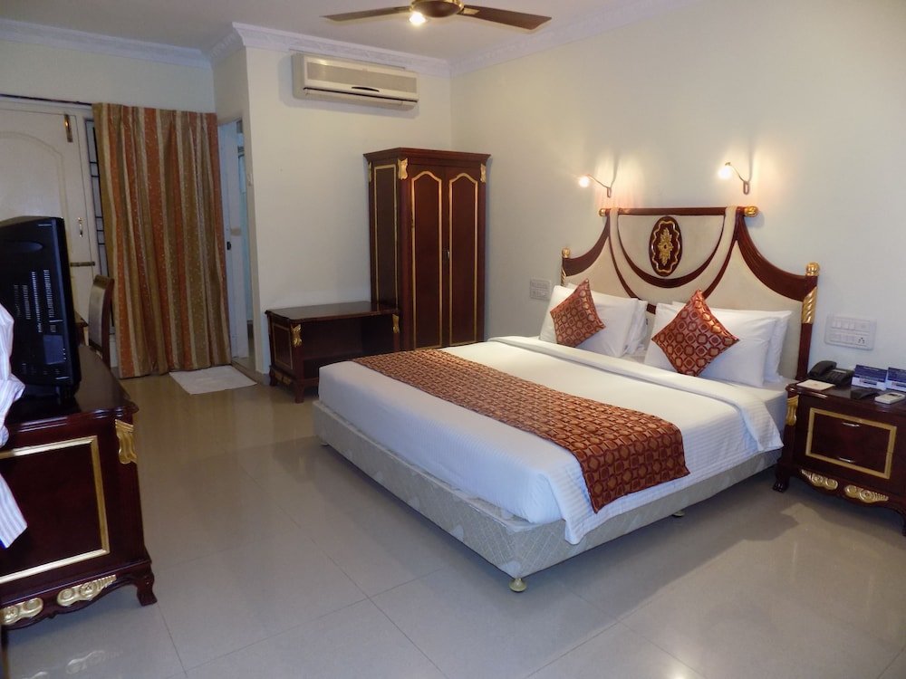 Premium Zimmer Capital O 71051 Sathyam Grand Resort