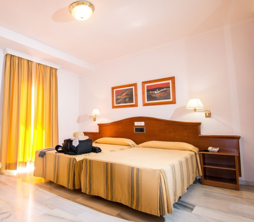 Standard Doppel Zimmer mit Balkon Hotel Abades Loja