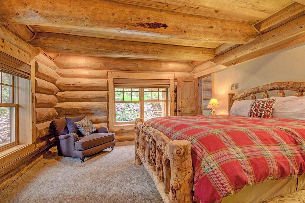 Коттедж Timber Ridge Lodge 4 Bedroom Home by RedAwning