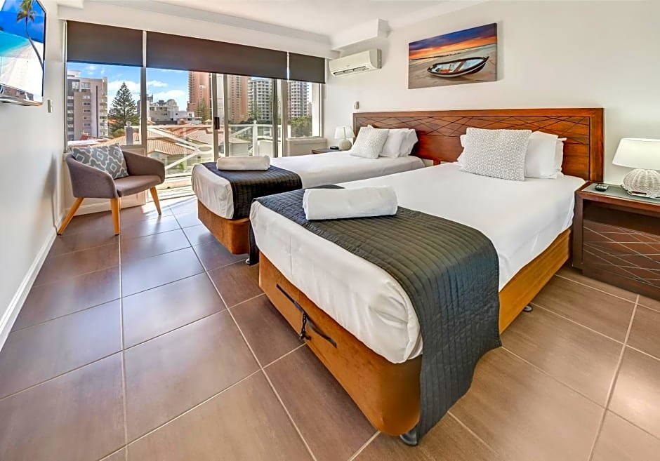 2 Bedrooms Apartment Phoenician Resort Broadbeach - GCLR