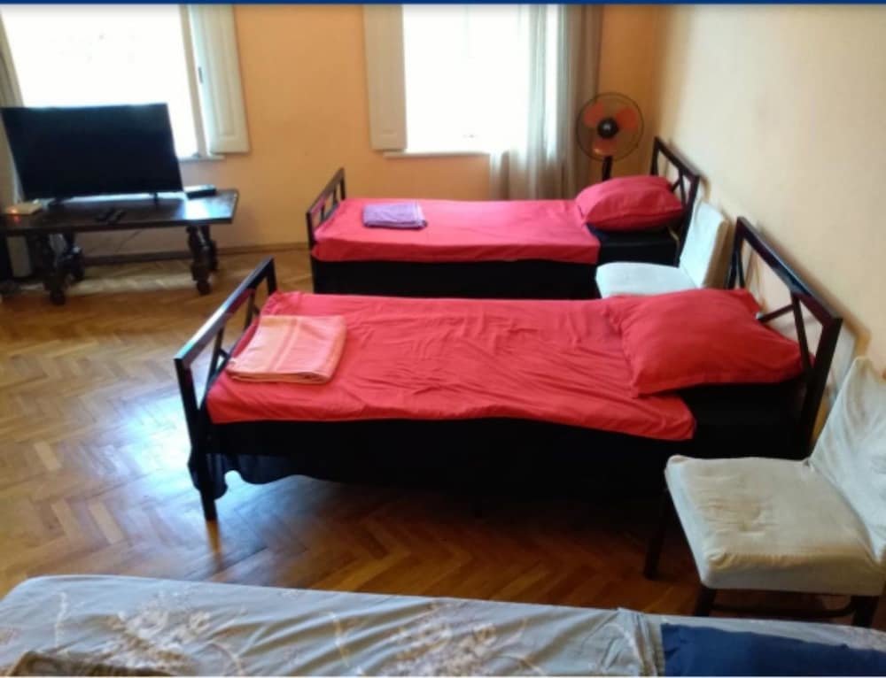 Кровать в общем номере Гостевой дом на Гунии (хостел)