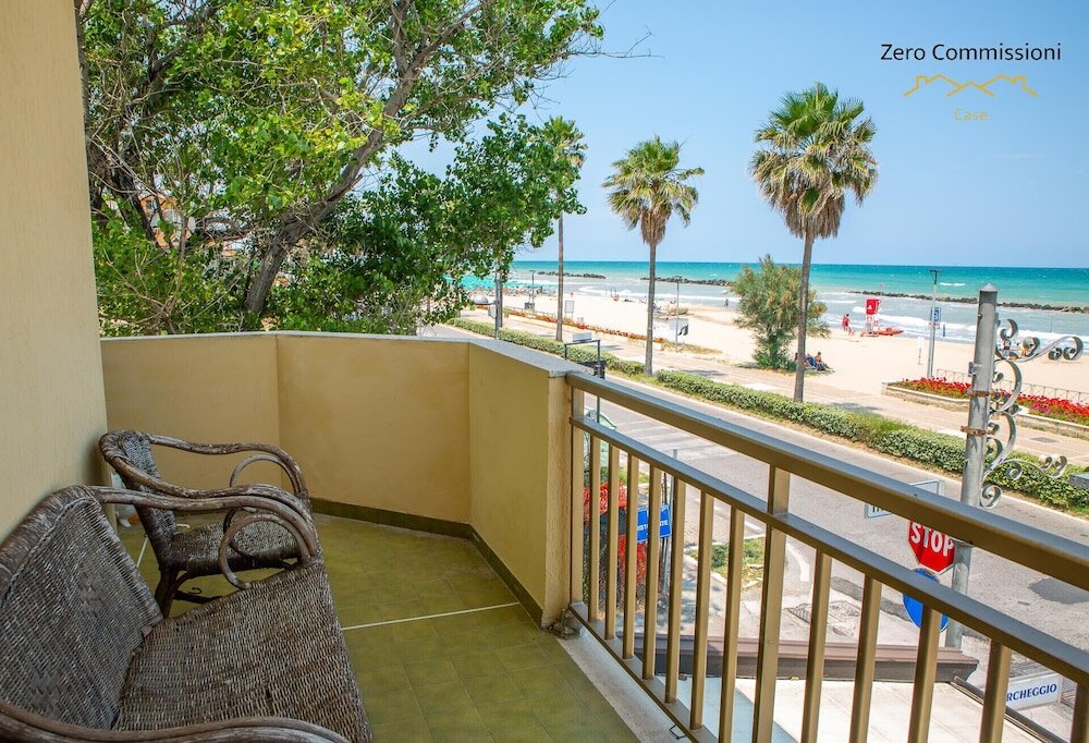 Коттедж с 2 комнатами с балконом и с видом на океан Palm Beach House - Vista Mare Num4052